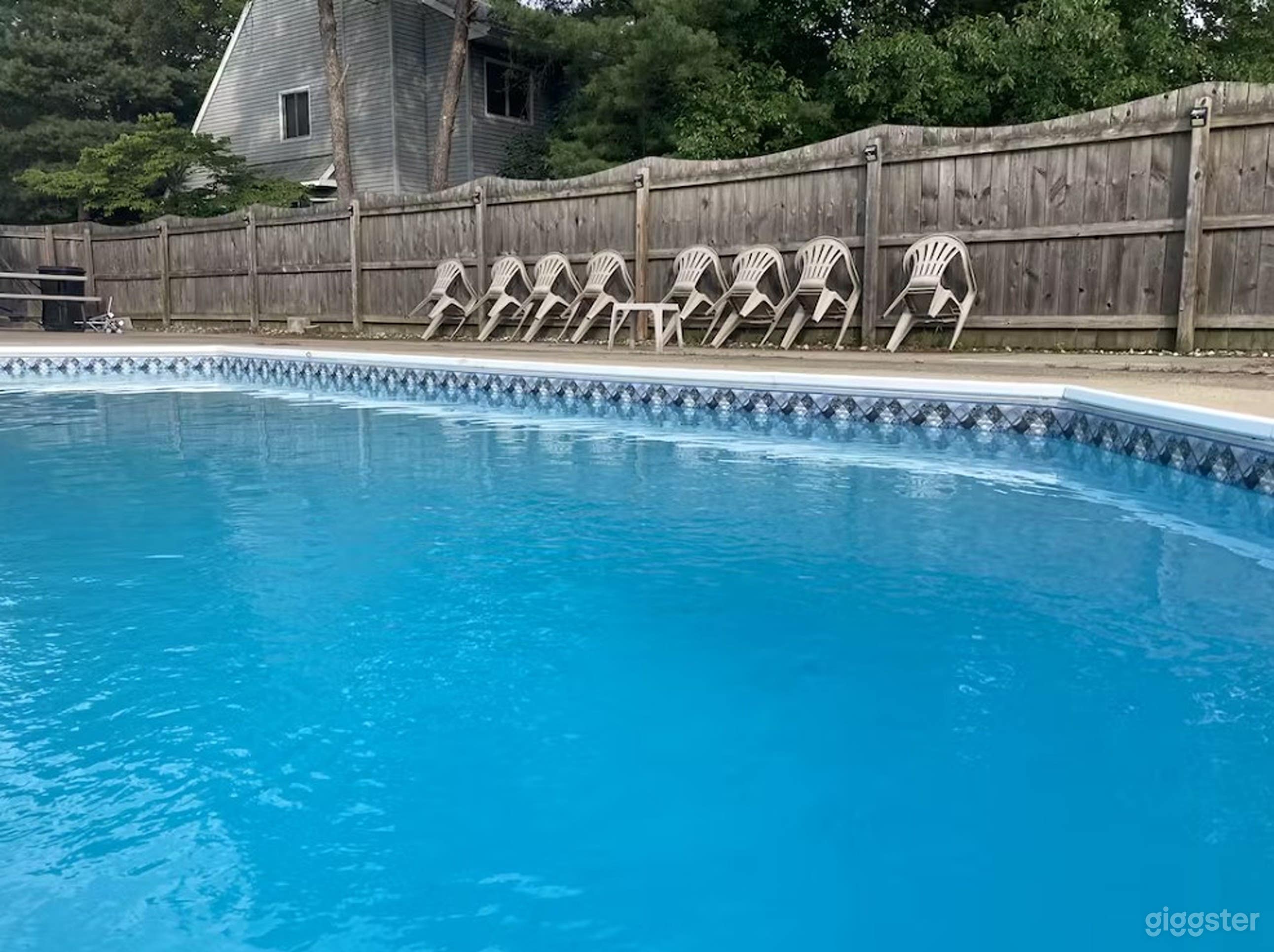 Outdoor Private Pool Photo 2