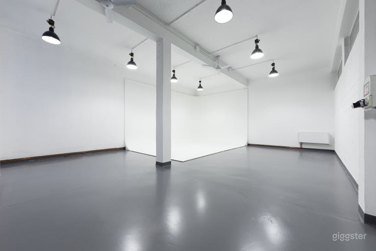  Modern 200sqm Creative Hub for Photo, Video & Podcasts 