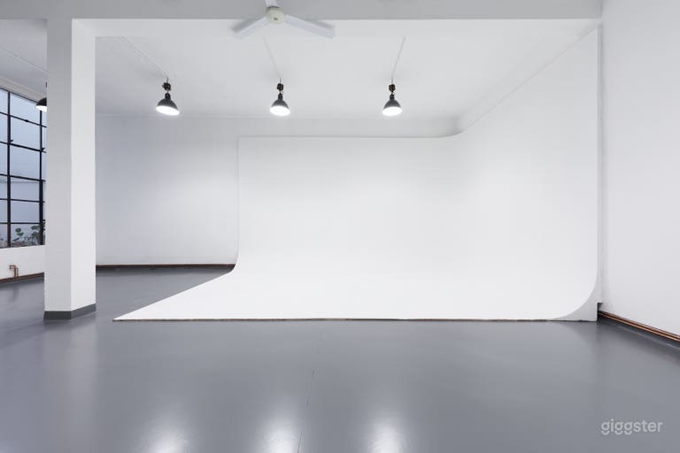  Modern 200sqm Creative Hub for Photo, Video & Podcasts 