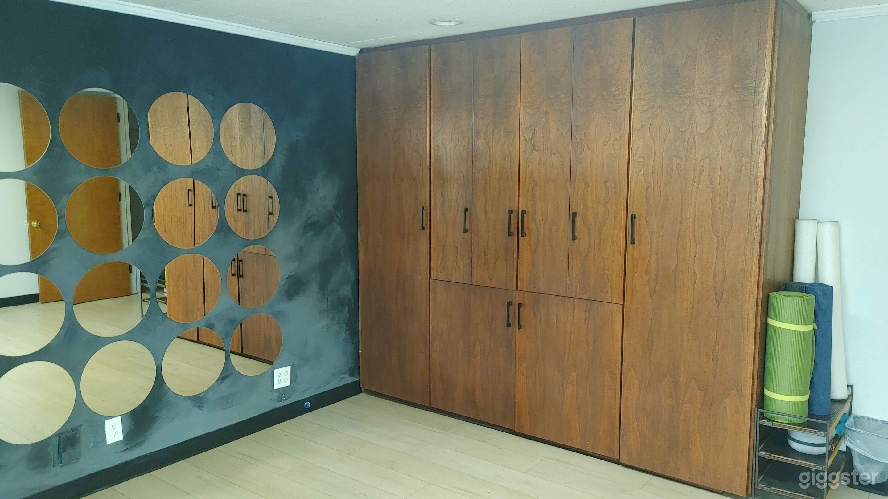 Small semi-private Yoga/Exercise studio Photo 4