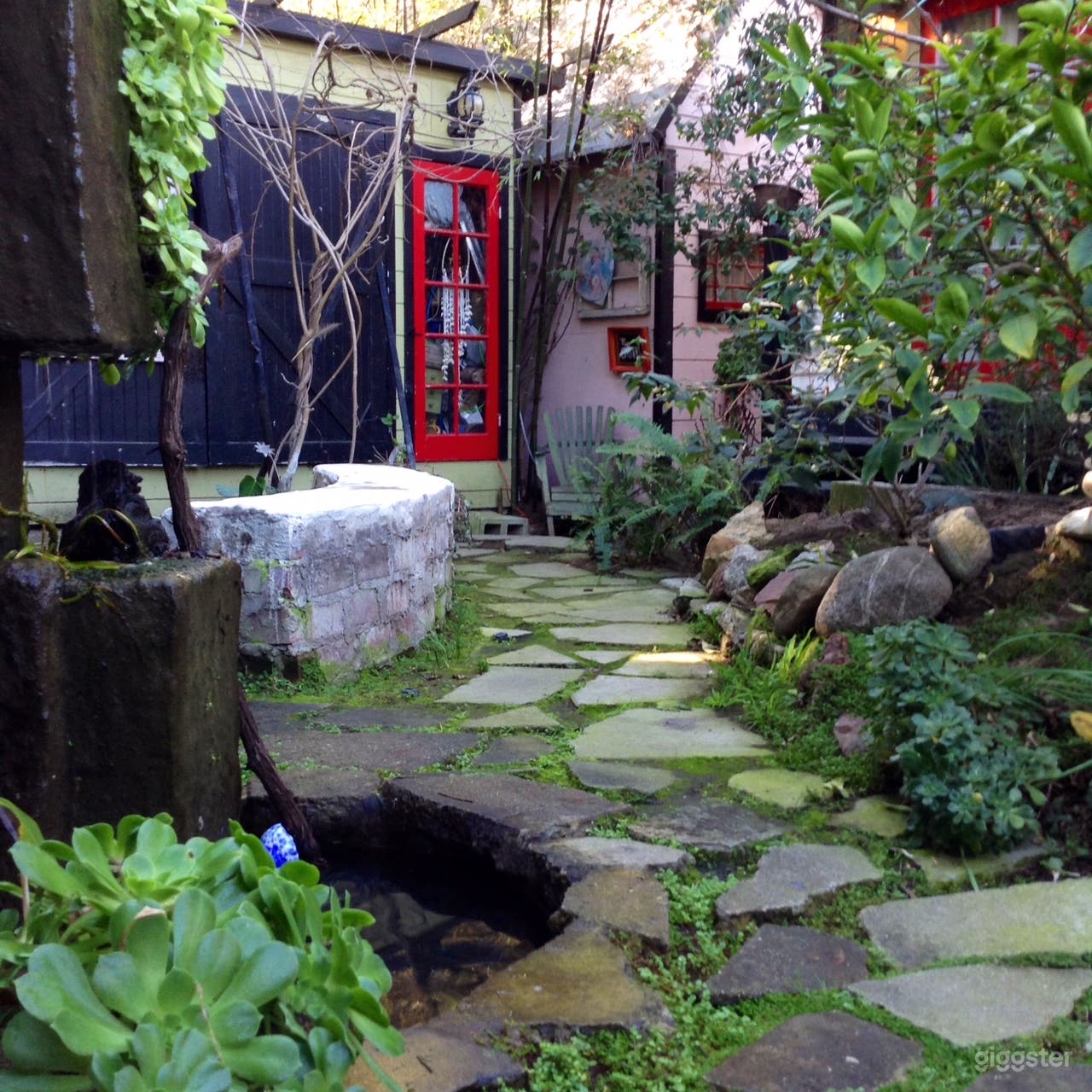 Venice House In Lush Enchanted Gardens Photo 4