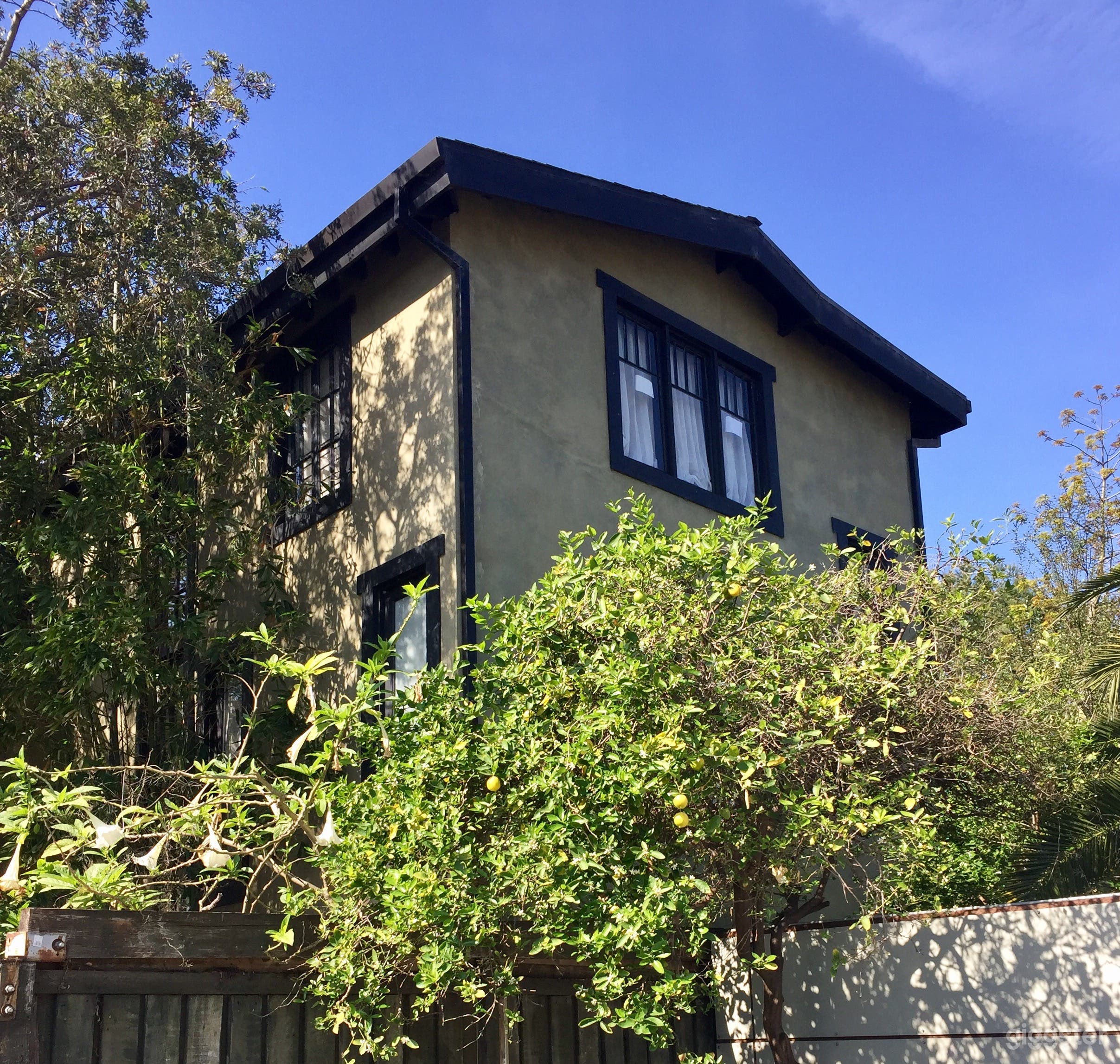 Venice House In Lush Enchanted Gardens Photo 1