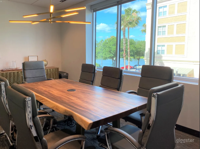  Gorgeous Meeting Room with Great View and Natural Light 