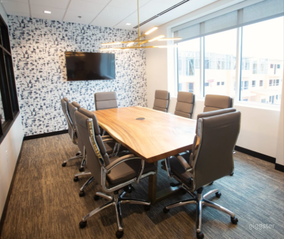  Gorgeous Meeting Room with Great View and Natural Light 