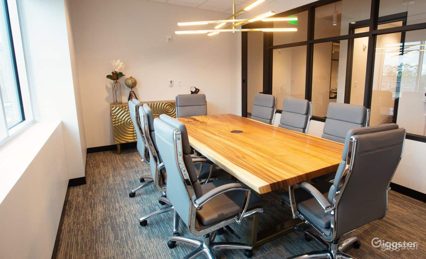 Gorgeous Meeting Room with Great View and Natural Light Photo 3