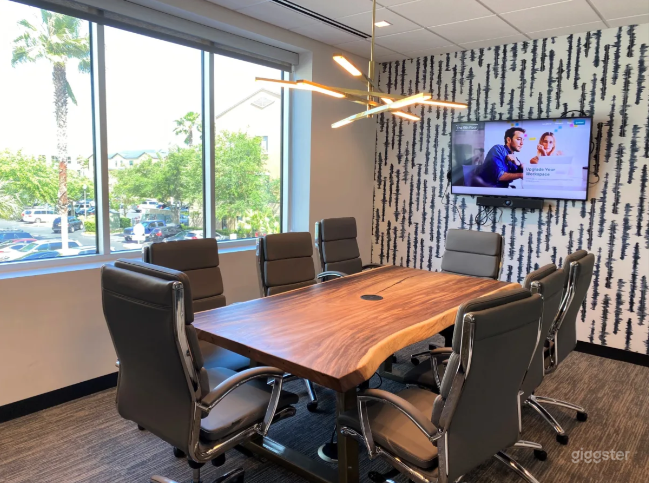  Gorgeous Meeting Room with Great View and Natural Light 