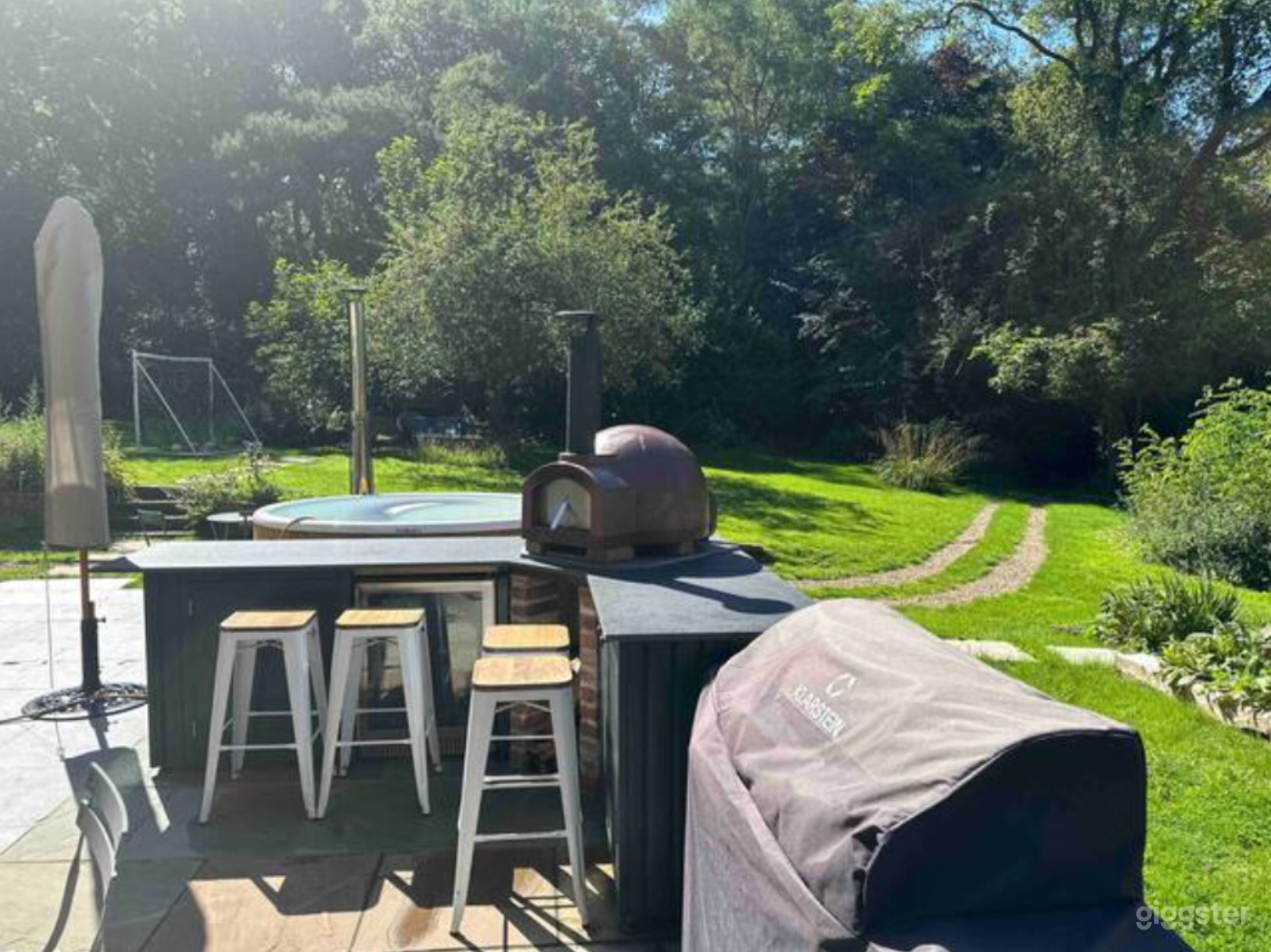 Detached Country House in 2 acres of Woodland Photo 4