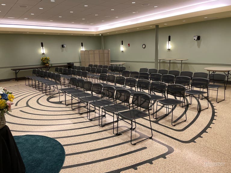  The Labyrinth: Flexible Assembly Space in NYC 