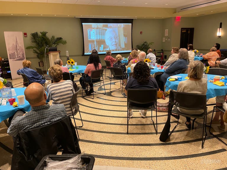  The Labyrinth: Flexible Assembly Space in NYC 