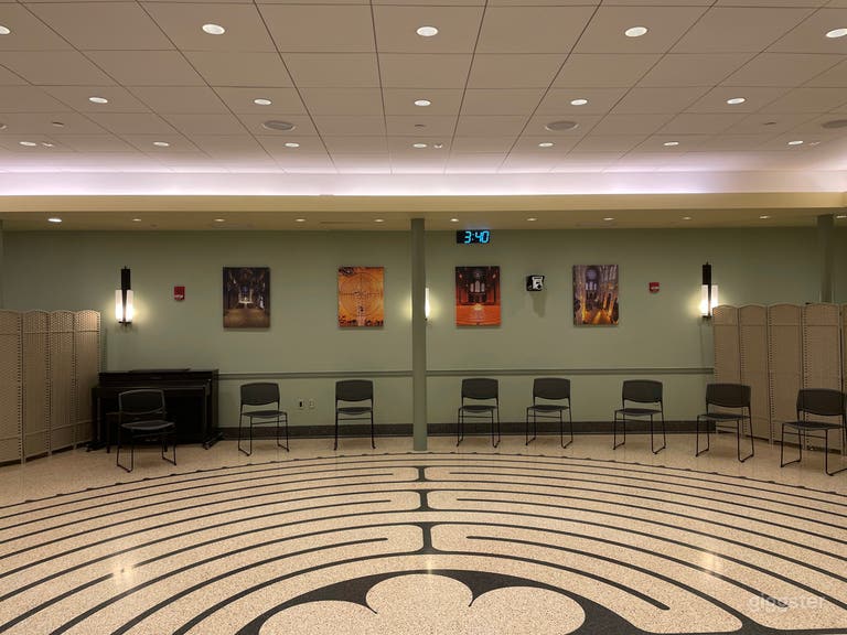  The Labyrinth: Flexible Assembly Space in NYC 