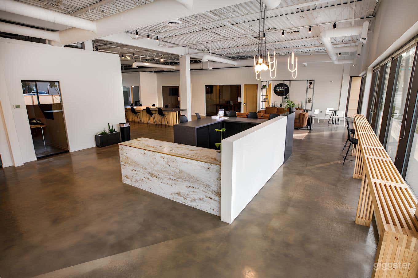 Upper Level Common Area Event Space Photo 4