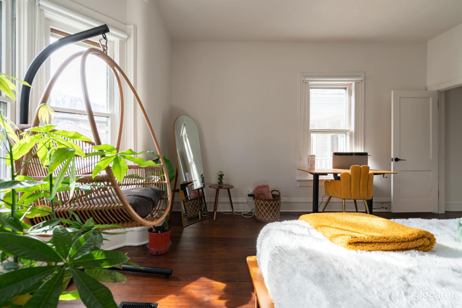 NEW LUXURY HOME DOWNTOWN (5BR LOFT/APT) Photo 1