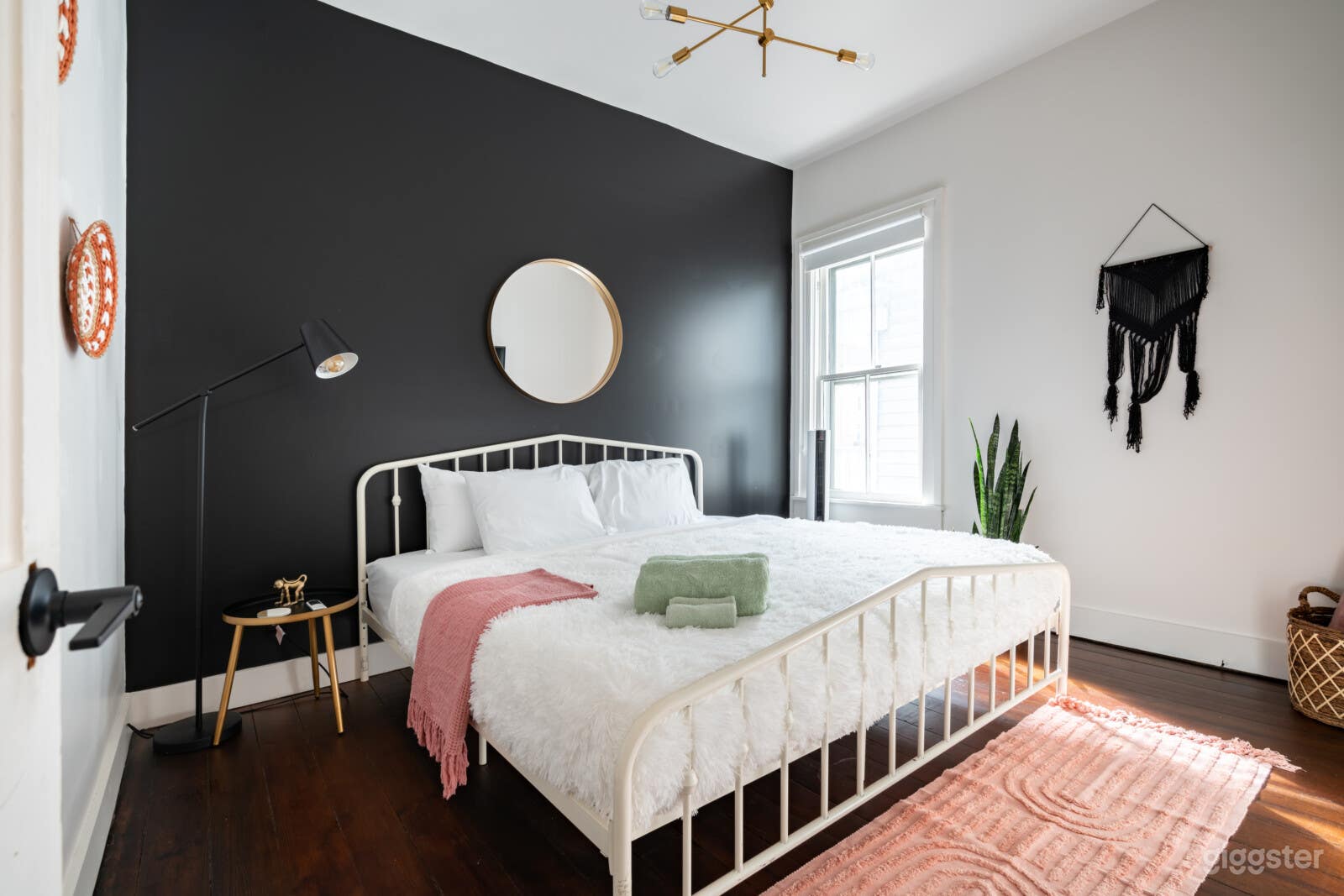 NEW LUXURY HOME DOWNTOWN (5BR LOFT/APT) Photo 3