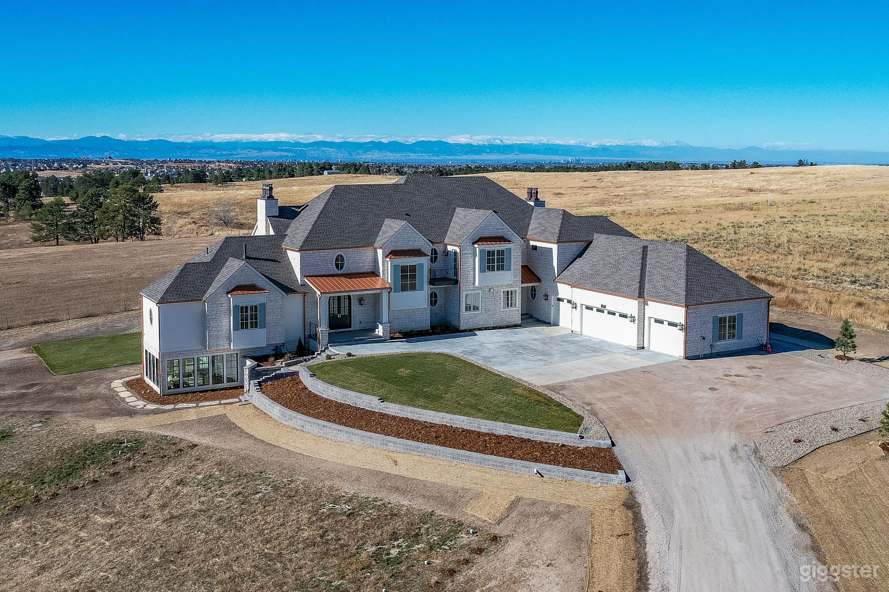 Comfortable Colorado Mansion Photo 3