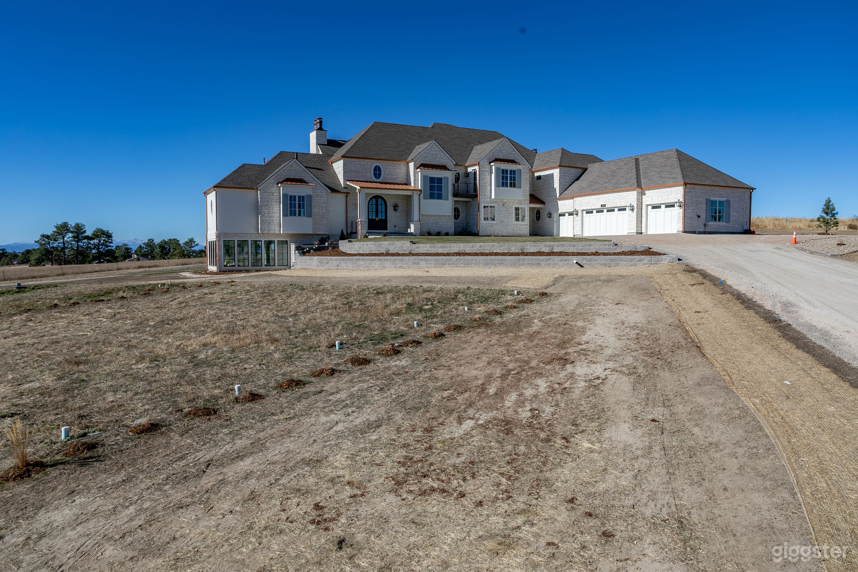 Comfortable Colorado Mansion Photo 2