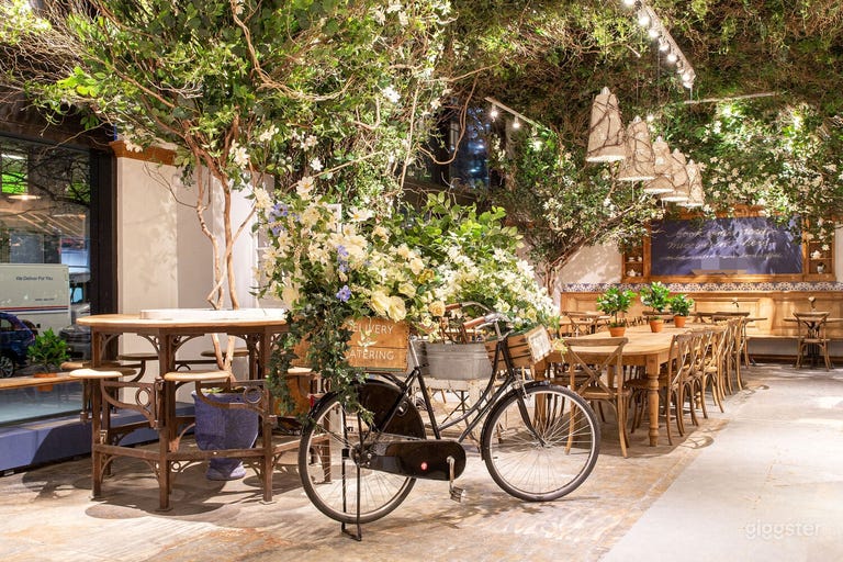  Lush and Vibrant Event Space in New York (King) 