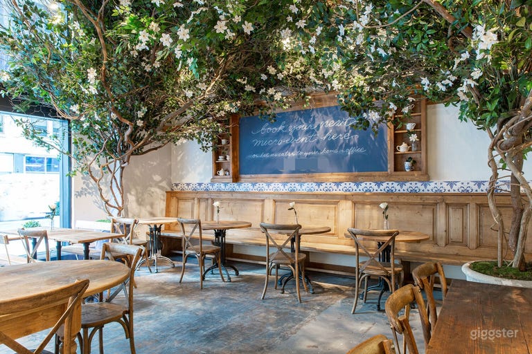  Lush and Vibrant Event Space in New York (King) 