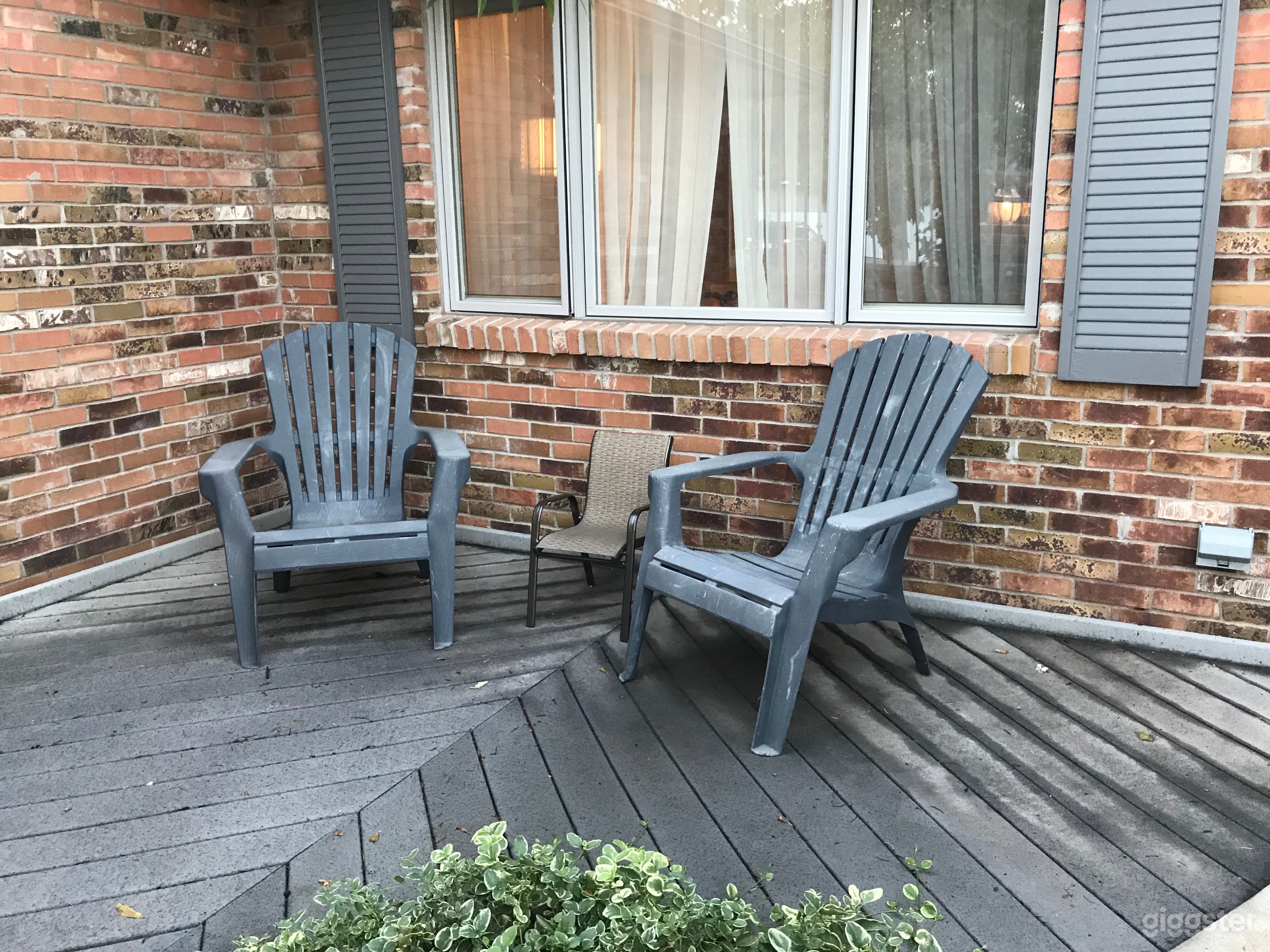 Front Seating Area-Gated