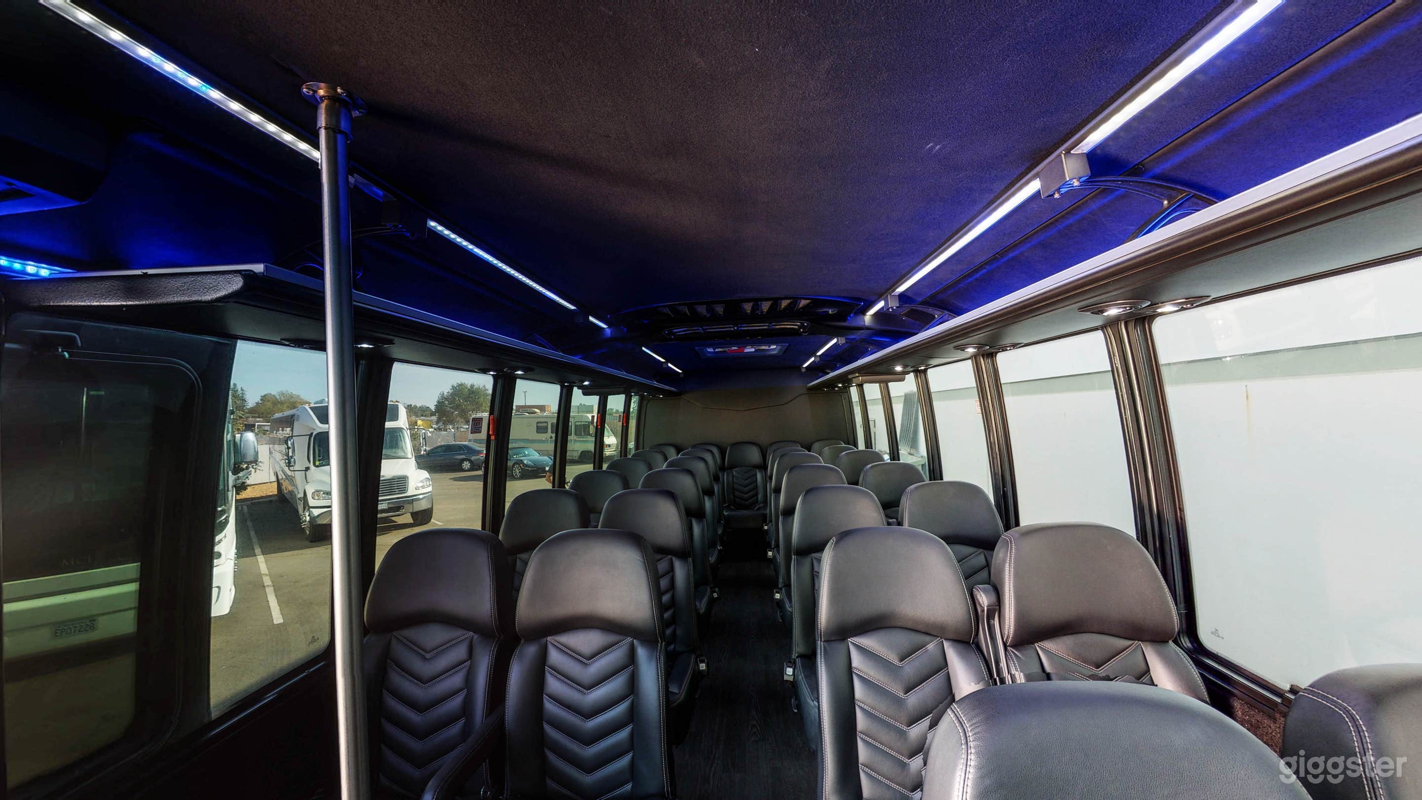 Ford F550 Bus Executive Photo 2