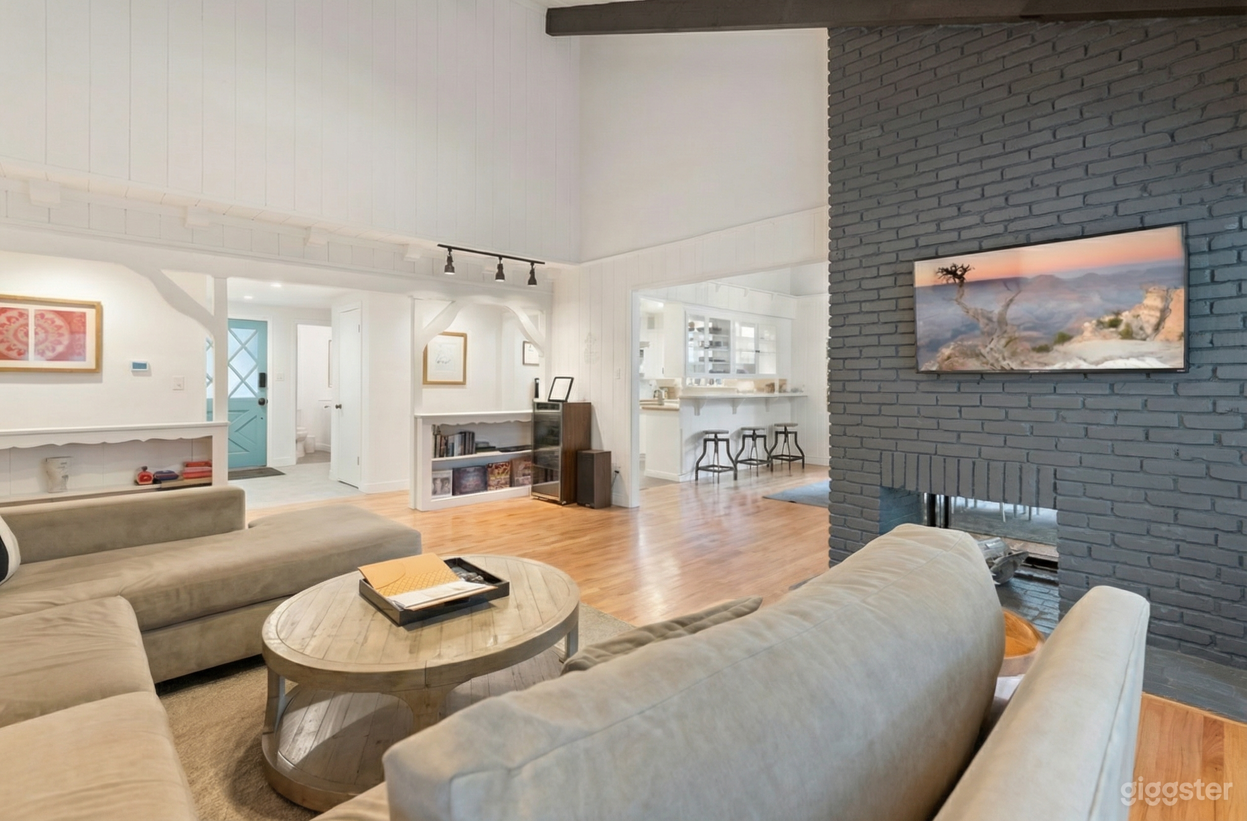 Modern LA Oasis — Bright, Spacious Home Photo 1