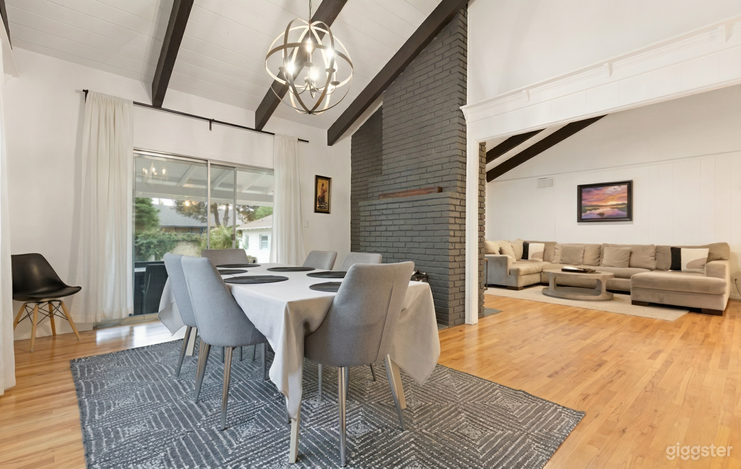 Modern LA Oasis — Bright, Spacious Home Photo 3