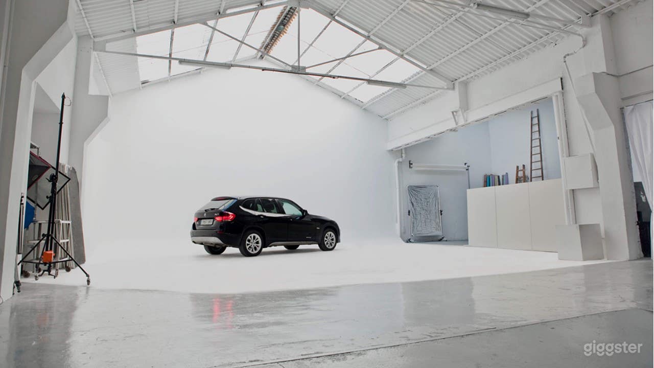 Amplio Estudio con acceso para coches al Plató Photo 1