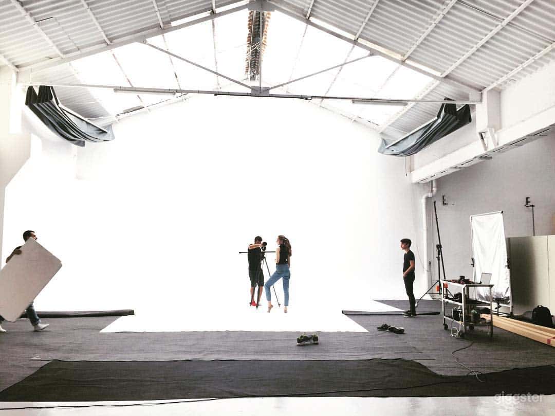 Amplio Estudio con acceso para coches al Plató Photo 3