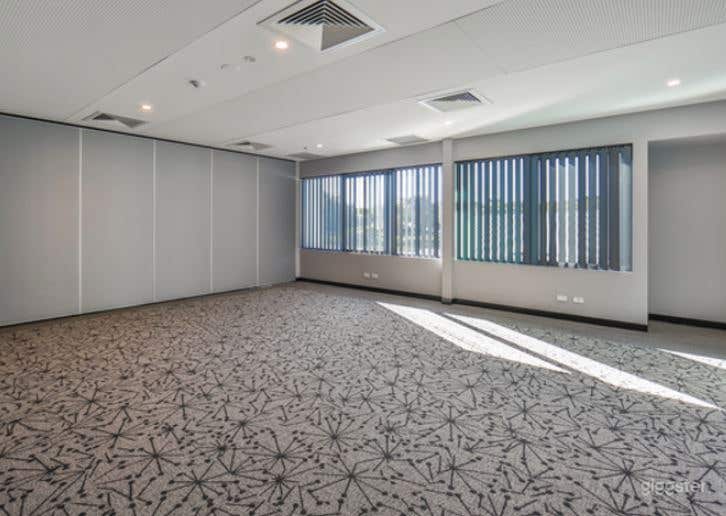 Elegant Eden Island Room for Small Meertings Photo 3