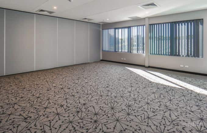 Elegant Eden Island Room for Small Meertings Photo 2