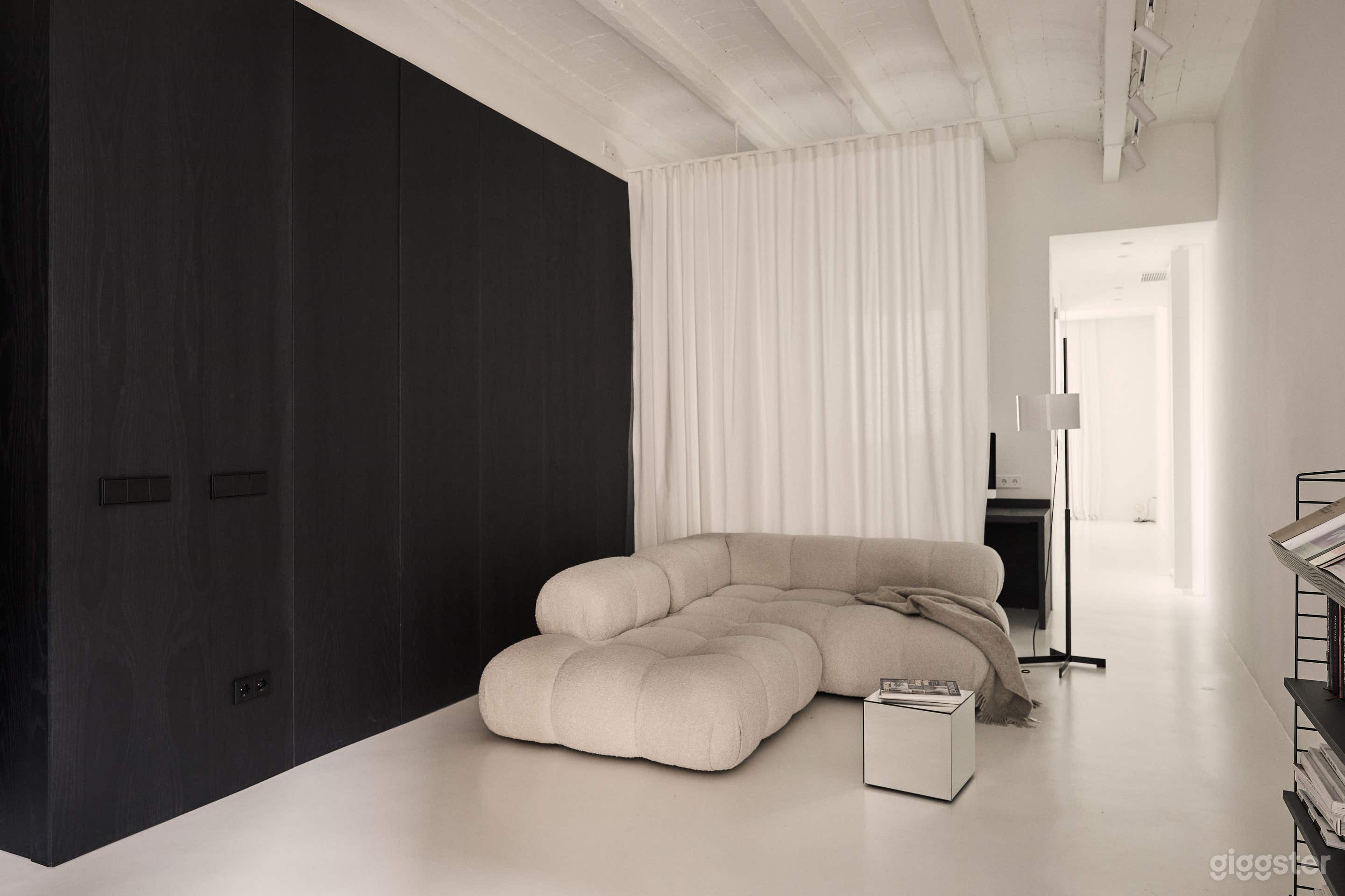 Minimalist loft-style home studio in Barcelona Photo 2