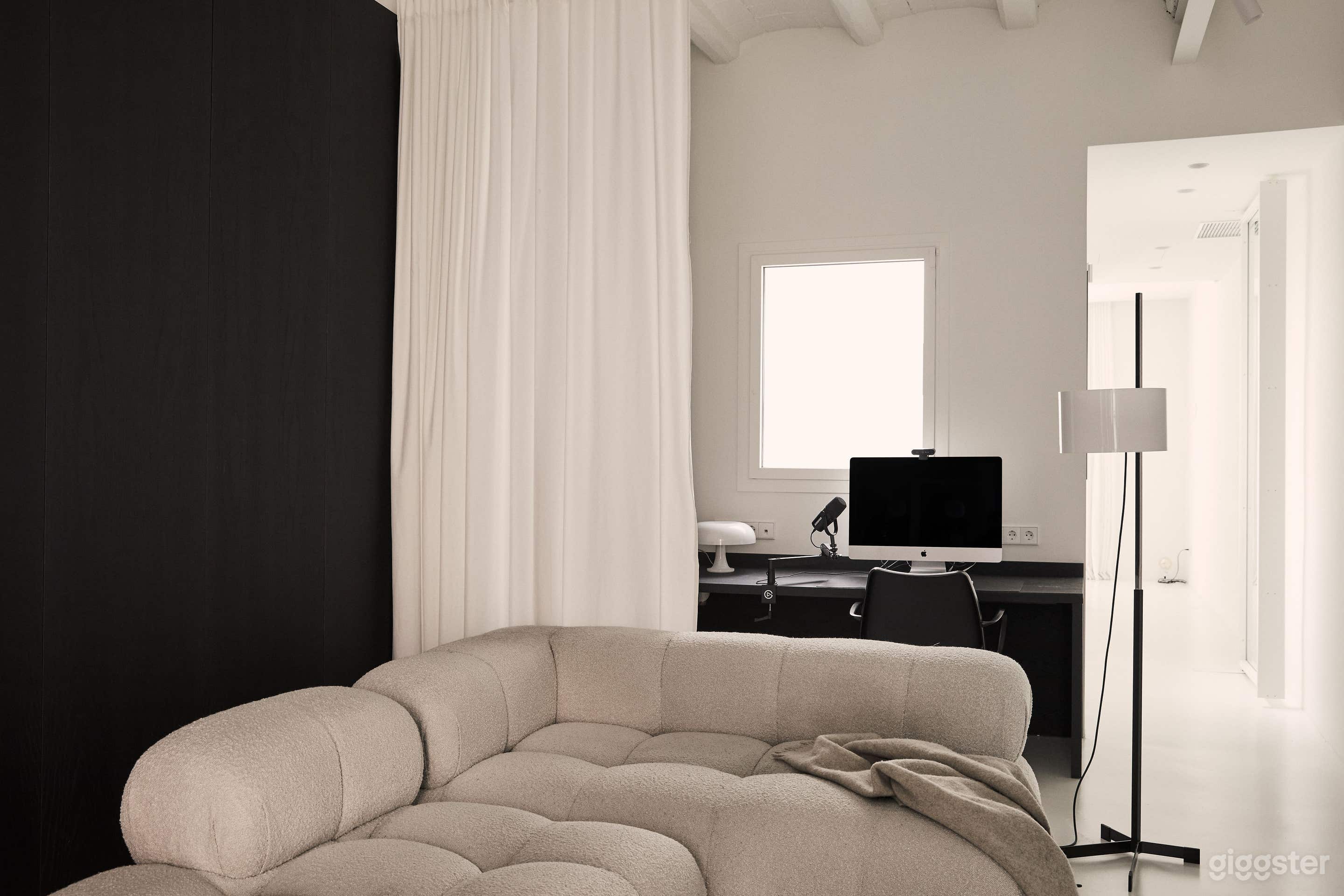 Minimalist loft-style home studio in Barcelona Photo 3