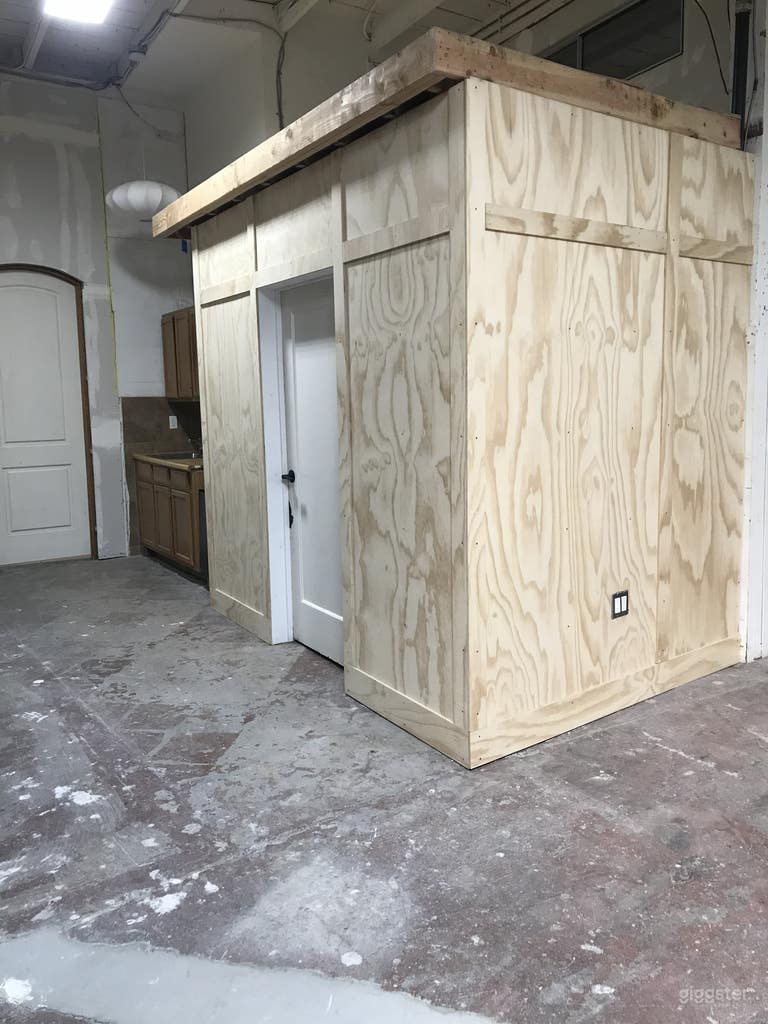  Conveniently Located Warehouse w Wood Beam Ceiling 