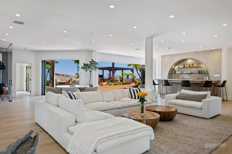   MEDITERRANEAN RESORT VILLA WITH OCEAN VIEWS/PALMS 