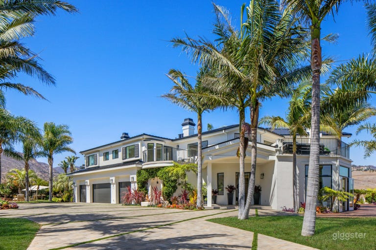   MEDITERRANEAN RESORT VILLA WITH OCEAN VIEWS/PALMS 