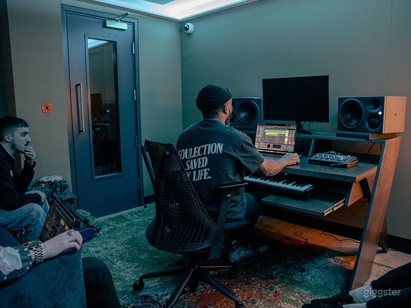 Mixed use studio in Canary Wharf Photo 4