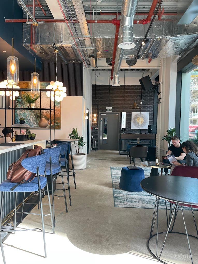 Mixed use studio in Canary Wharf Photo 2