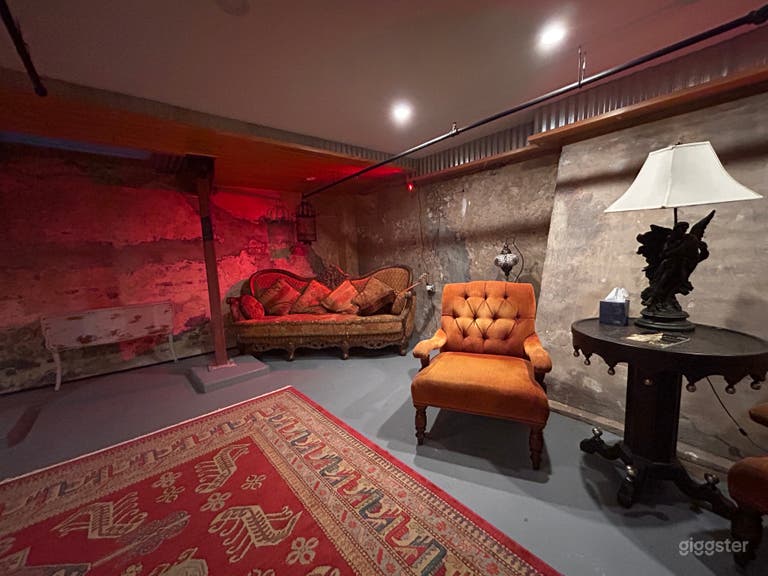  Savannah's Most Atmospheric Basement Space 