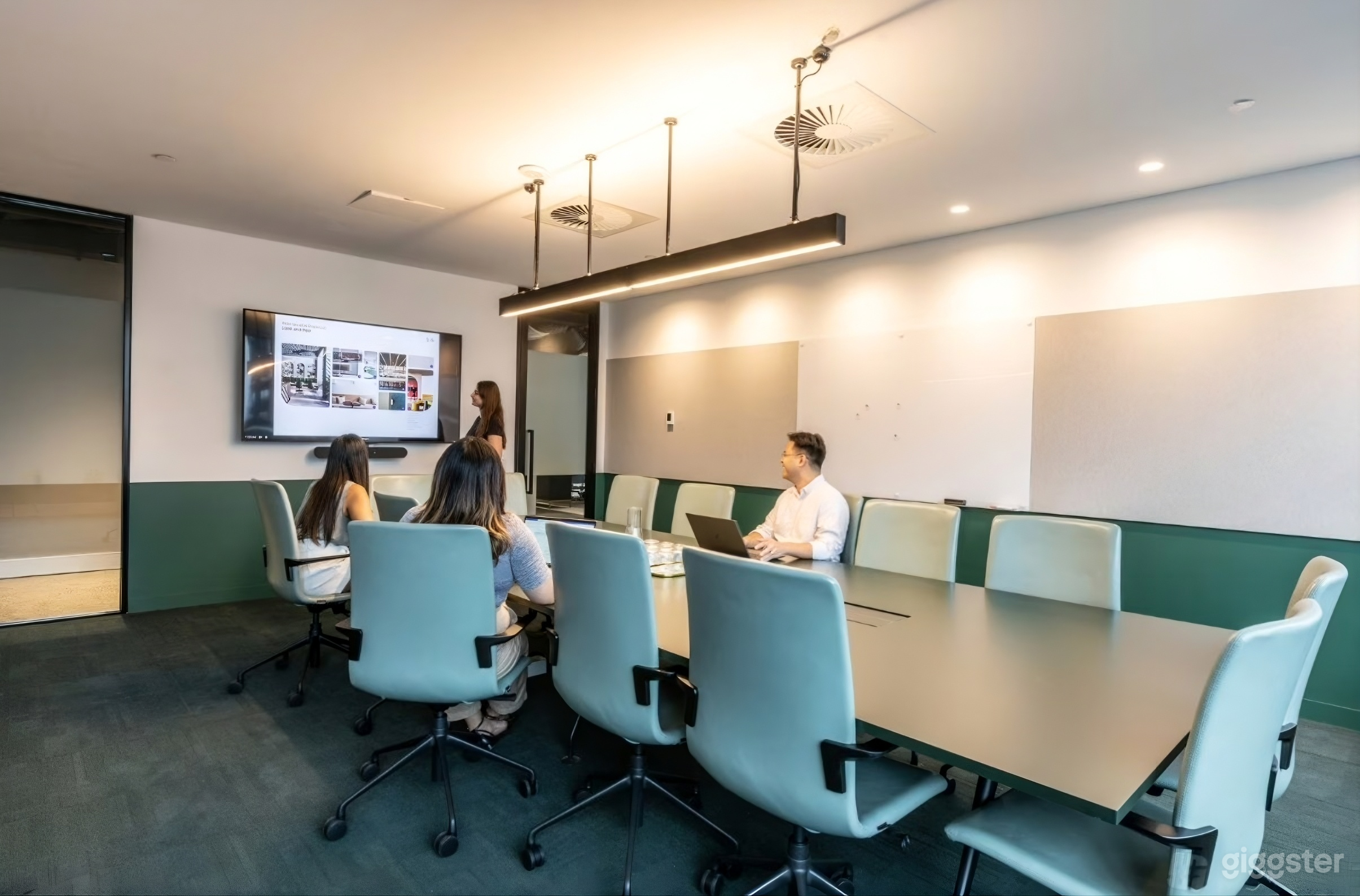 Diamond Room | 14 Pax Boardroom Photo 4