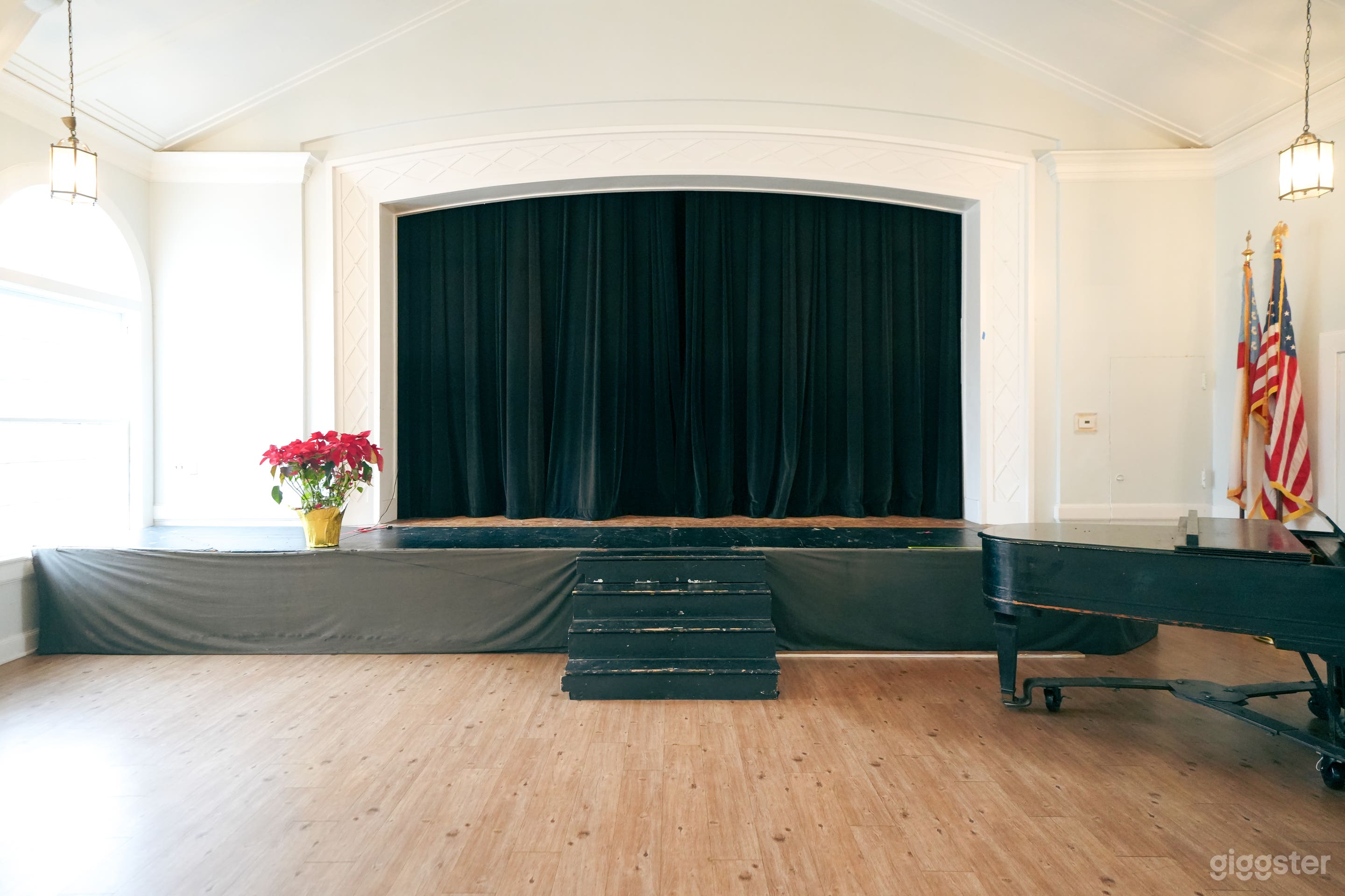 Colonial-inspired Hall w/ Vintage Americana Accent Photo 3