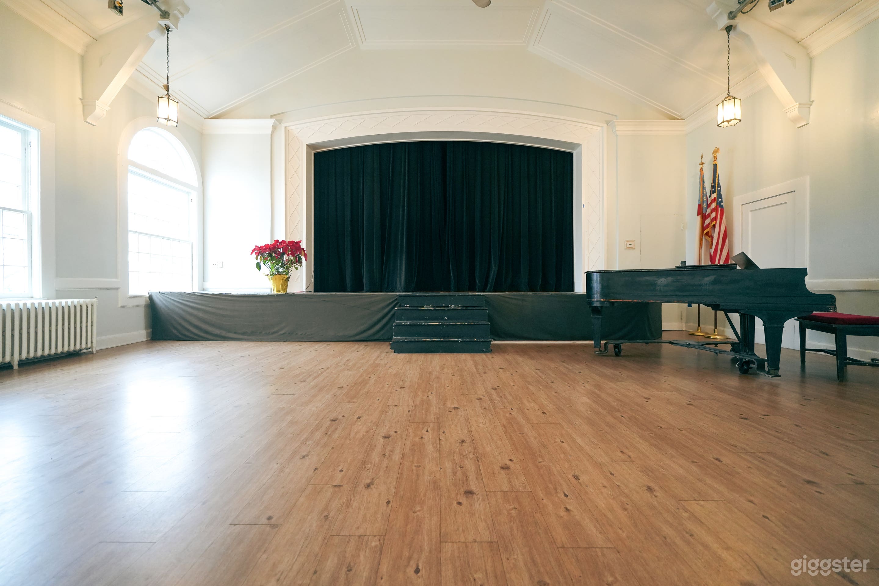 Colonial-inspired Hall w/ Vintage Americana Accent Photo 4