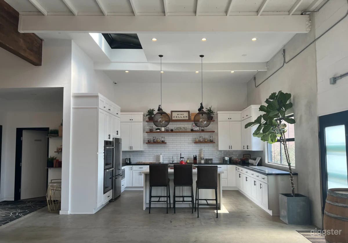 Studio Kitchen &amp; Open Creative Space | Film/Photo Photo 1