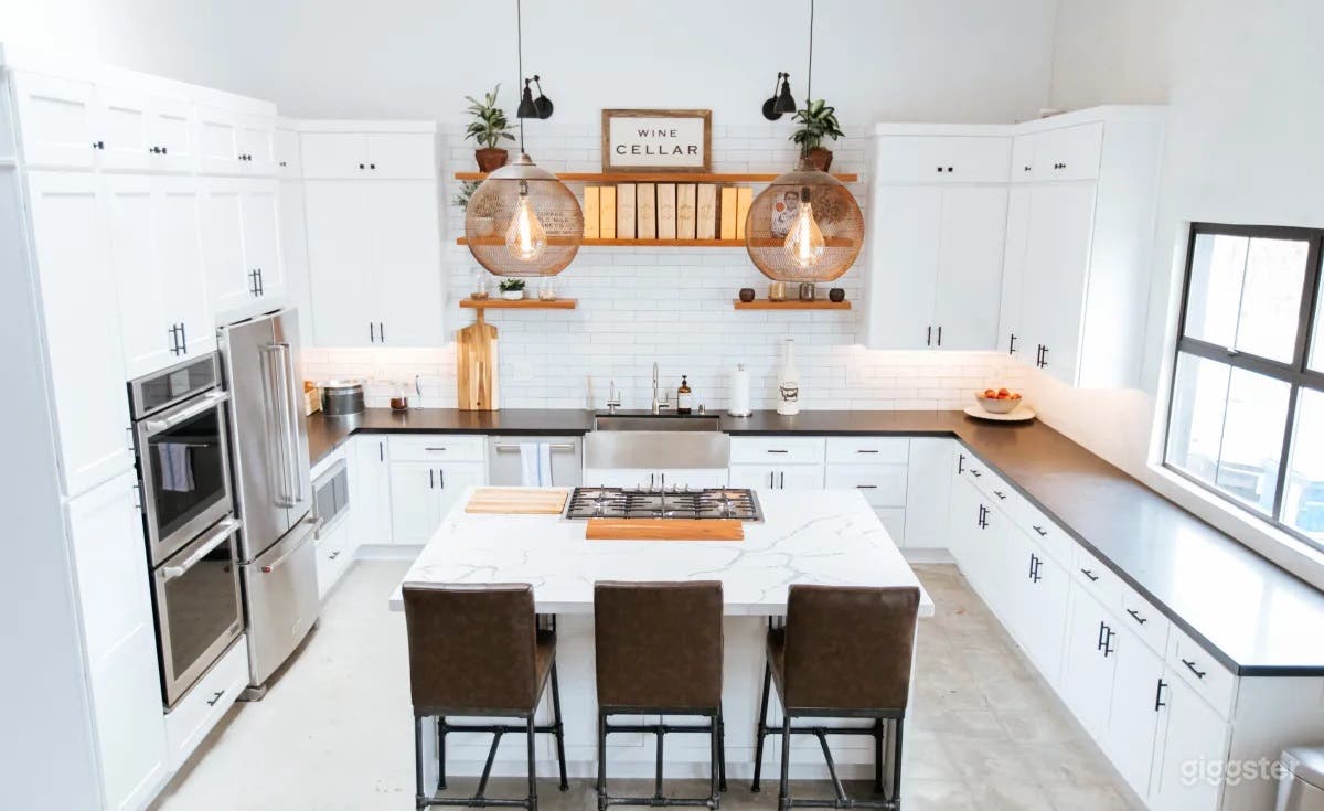 Studio Kitchen &amp; Open Creative Space | Film/Photo Photo 4