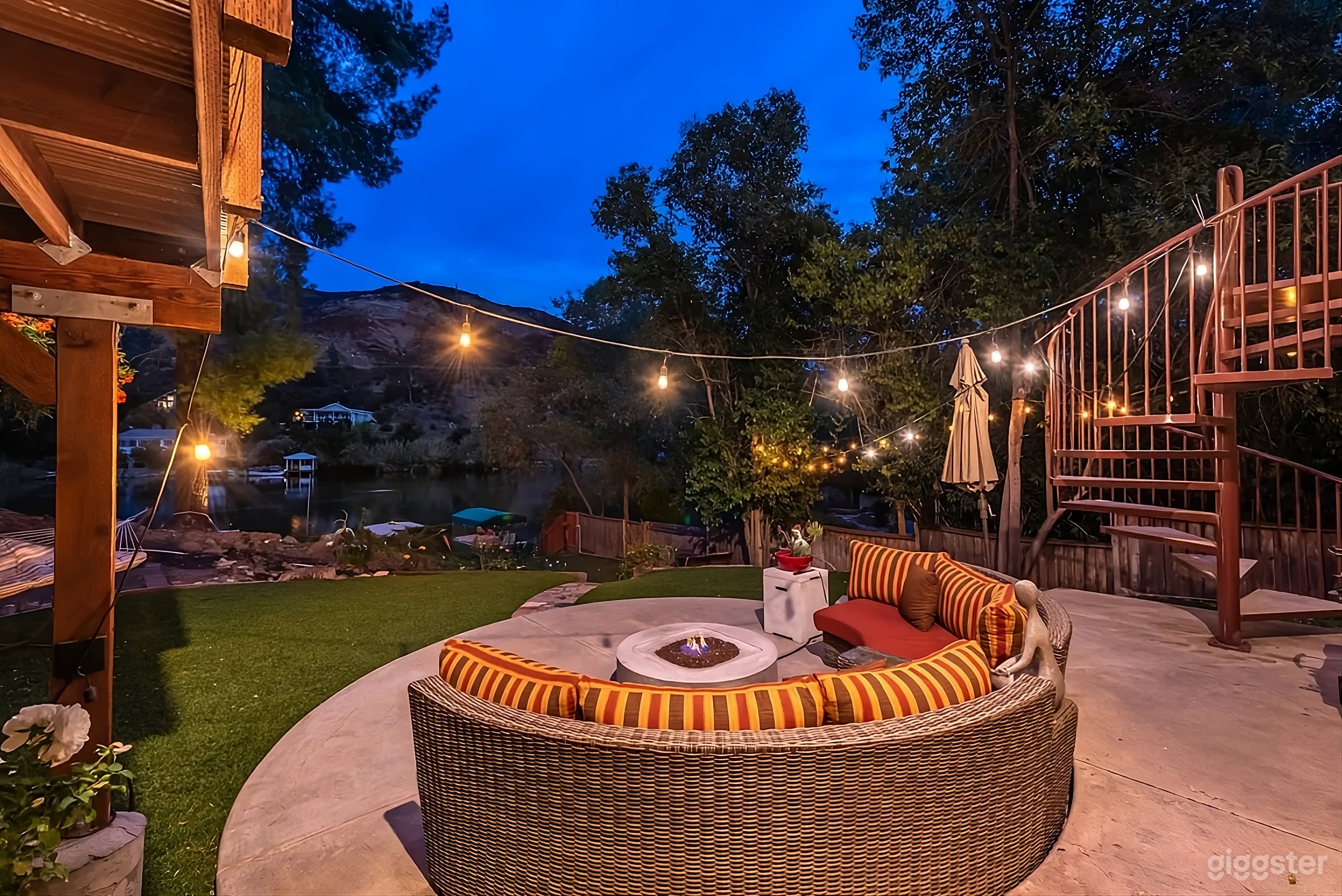 Lakefront Retreat Backyard Photo 2