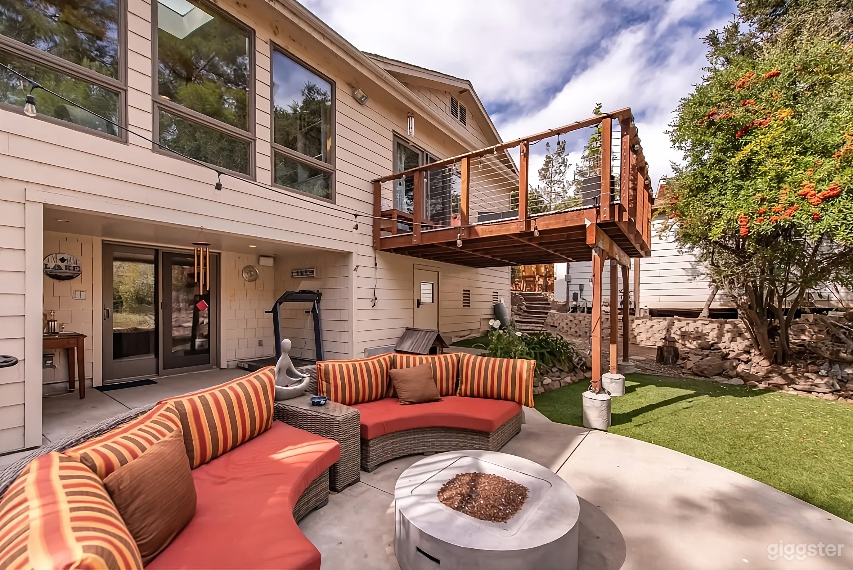 Lakefront Retreat Backyard Photo 4