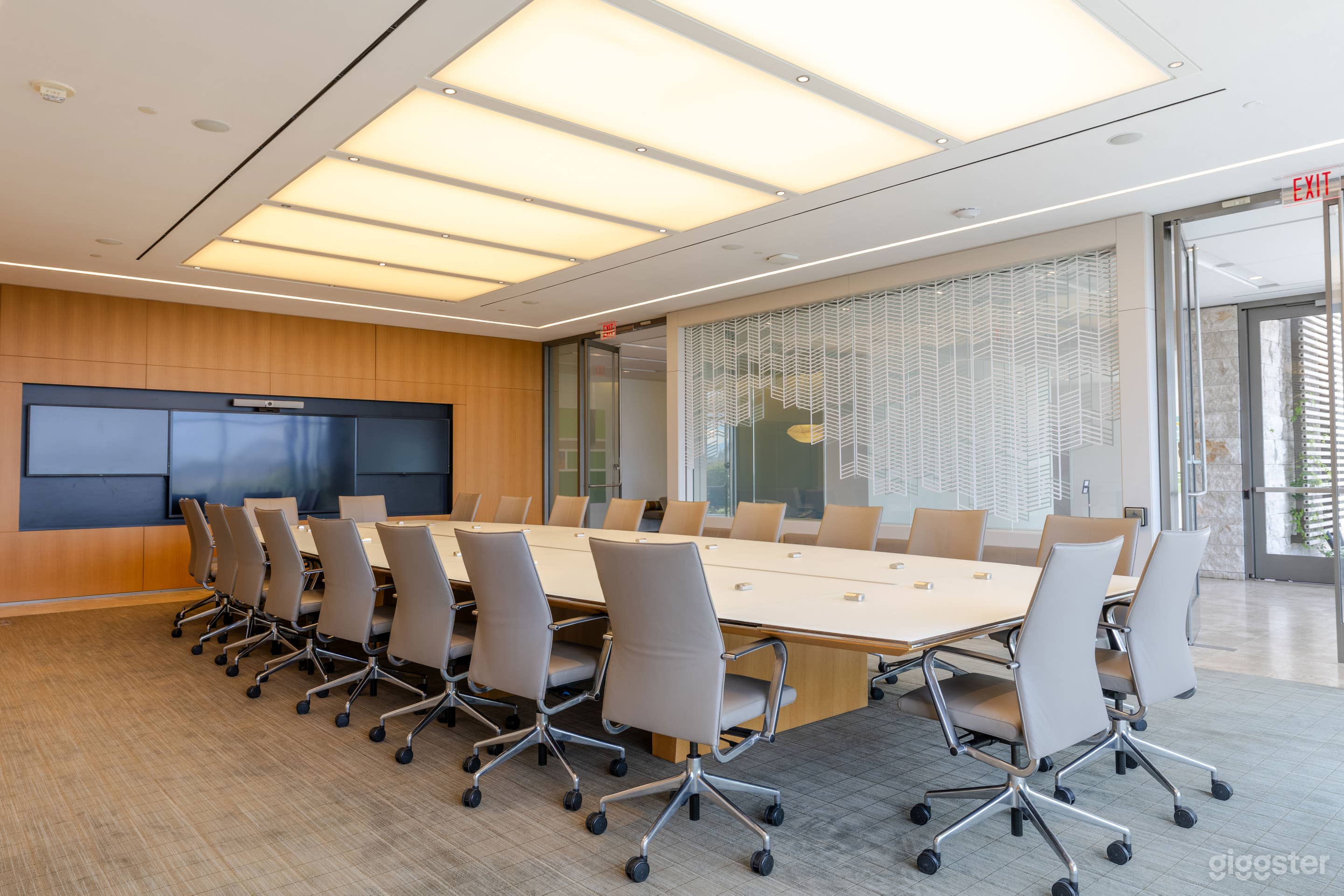 Summit Boardroom Photo 2