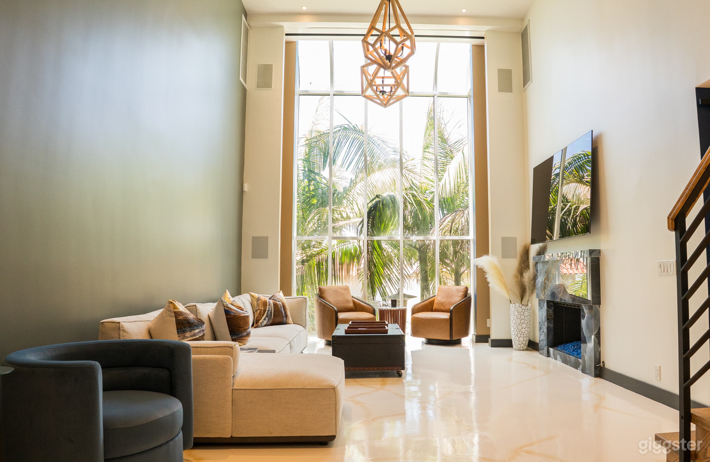 Luxurious and Modern Marina del Rey Penthouse Photo 1