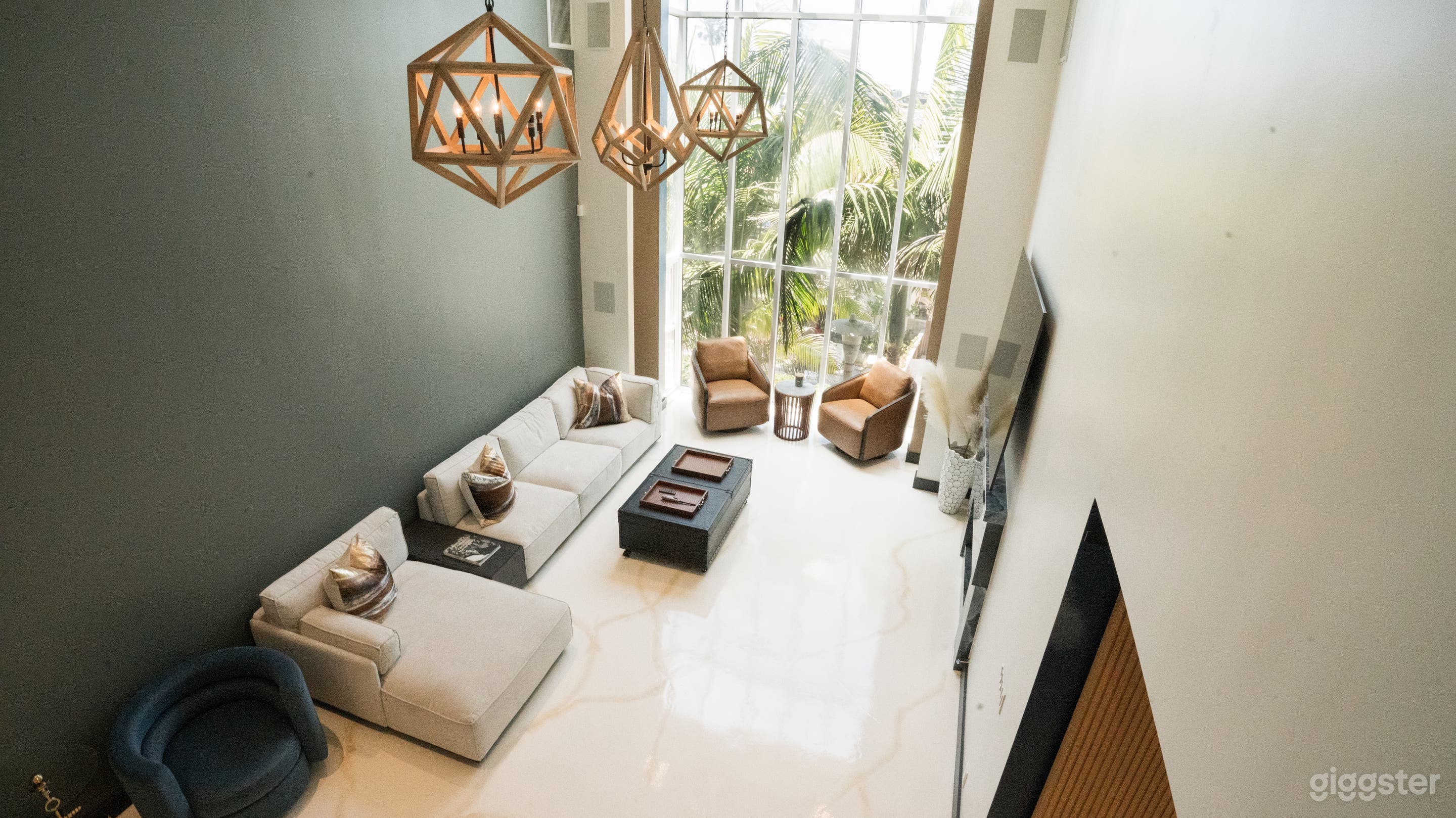 Luxurious and Modern Marina del Rey Penthouse Photo 2