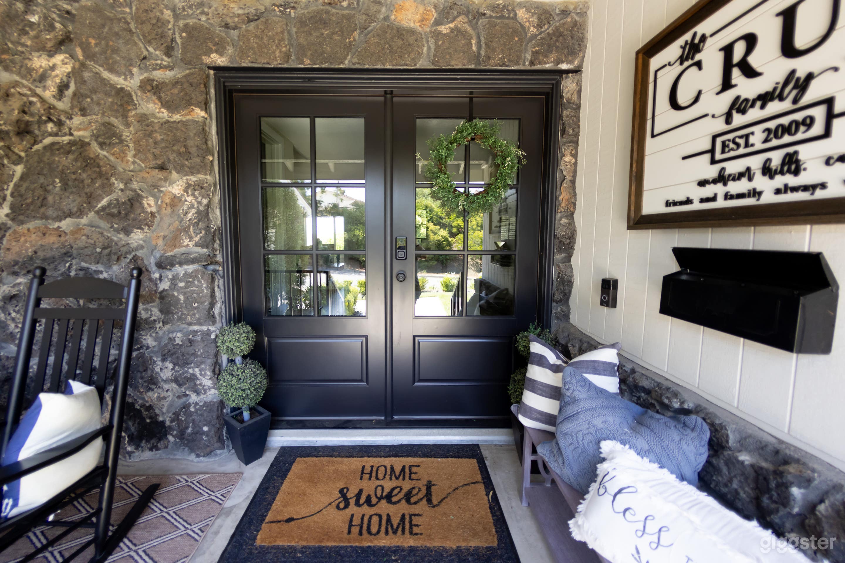 Bright and Fresh Home Photo 2