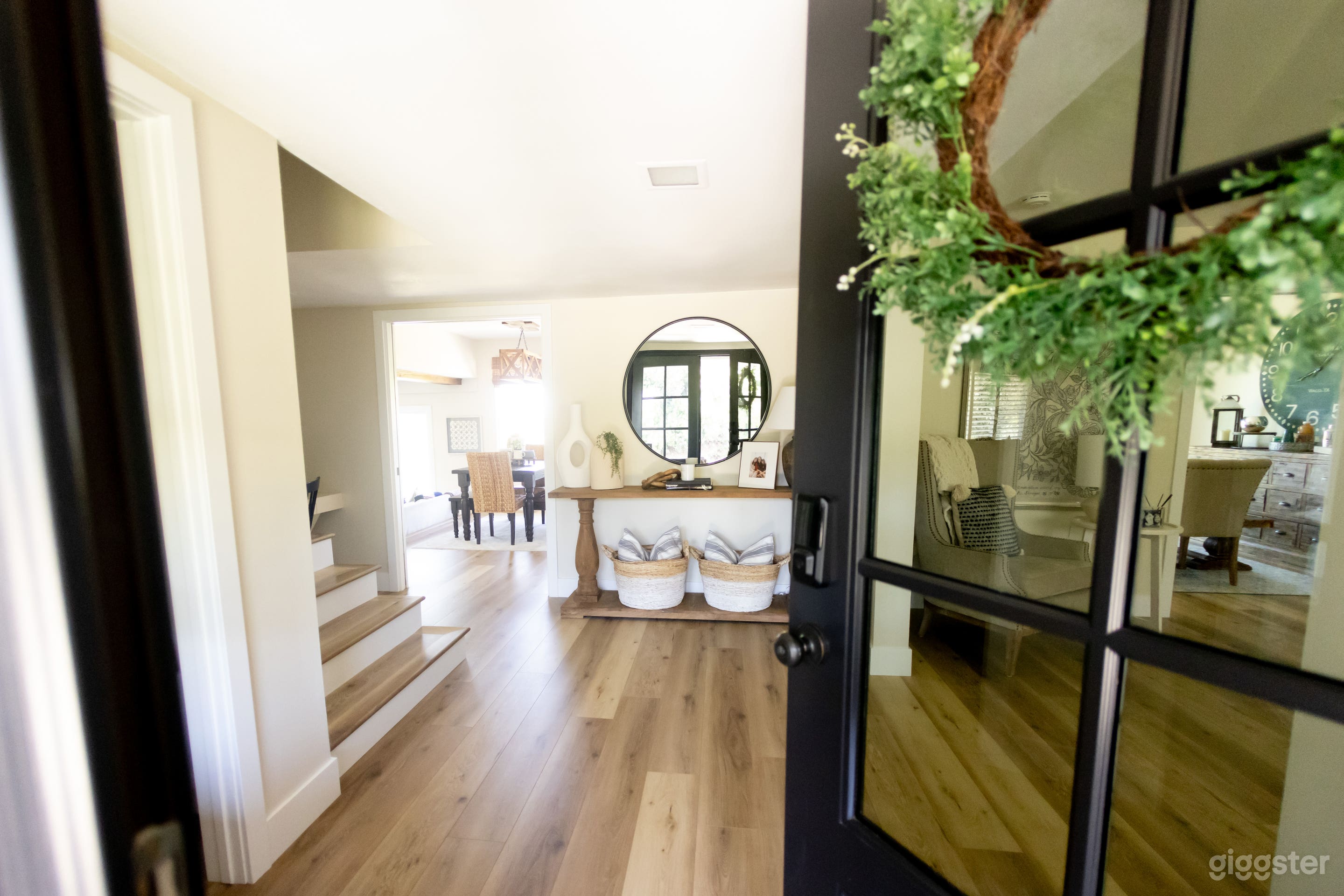 Bright and Fresh Home Photo 3