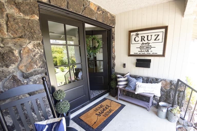  Bright and Fresh Home 